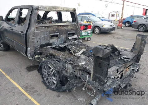 2024 Toyota Tacoma Trd Sport 4Wd z USA, uszkodzony, nr VIN 3TMLB5JNXRM085048